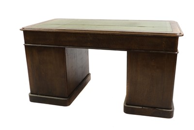 Lot 369 - A Victorian quartered oak pedestal desk