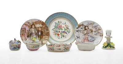 Lot 137 - A collection of porcelain items