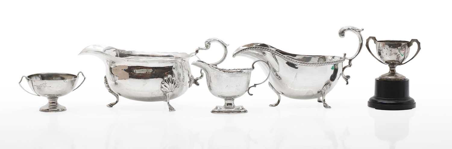 Lot 52 - A collection of silver items