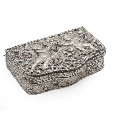 Lot 13 - A silver snuff box