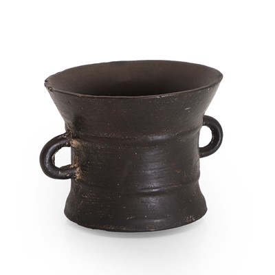 Lot 253 - An English bronze mortar