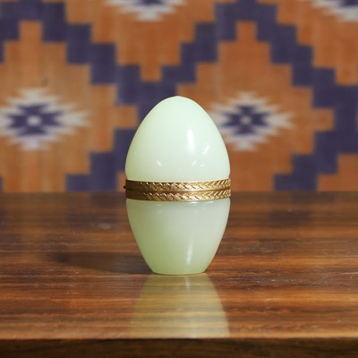 Lot A Murano lemon yellow egg shaped box