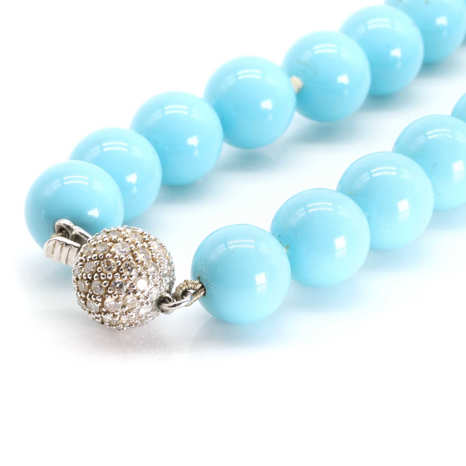 Lot 239 - A diamond set ball clasp