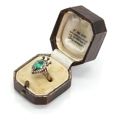 Lot 15 - A Victorian emerald and diamond crowned heart ring