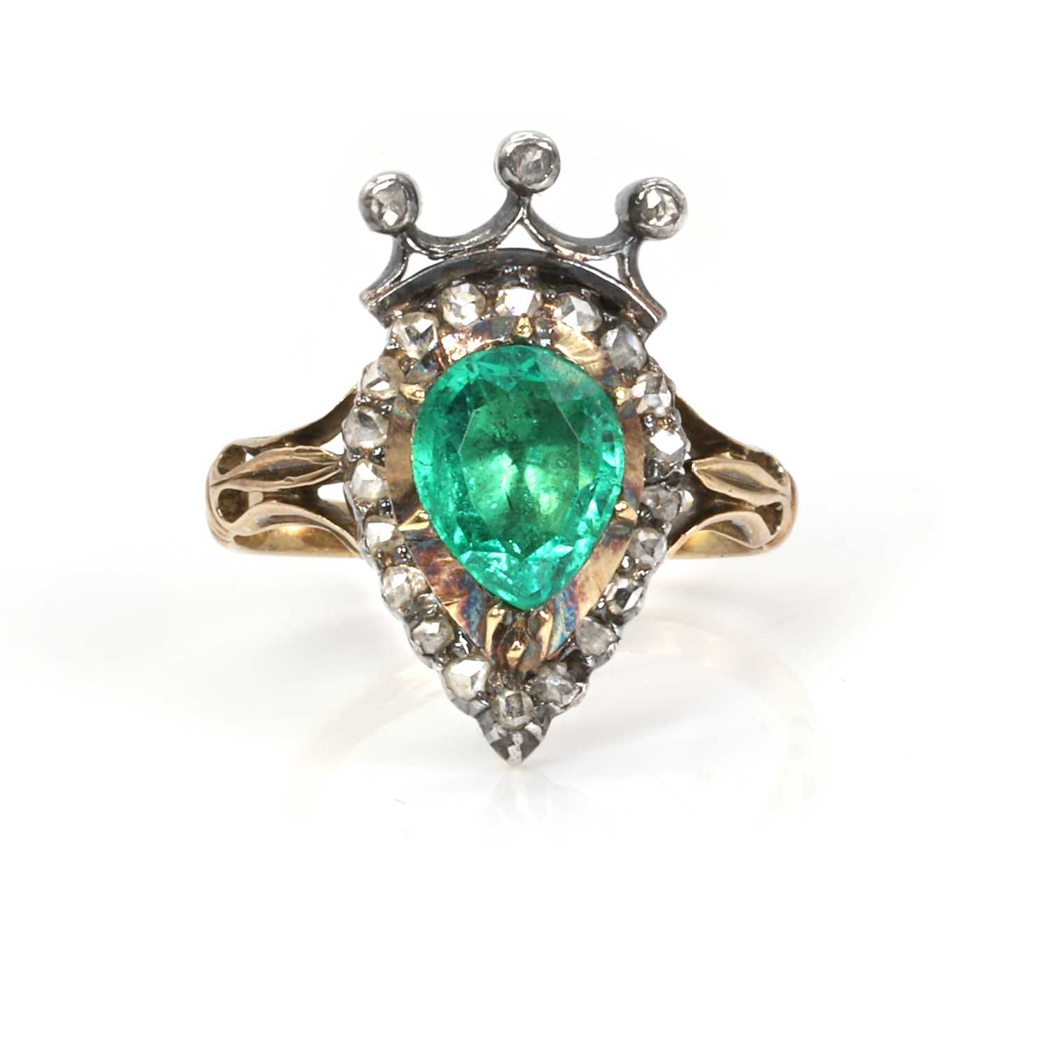 Lot 15 - A Victorian emerald and diamond crowned heart ring