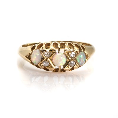 Lot 35 - A late Victorian 18ct gold opal ring