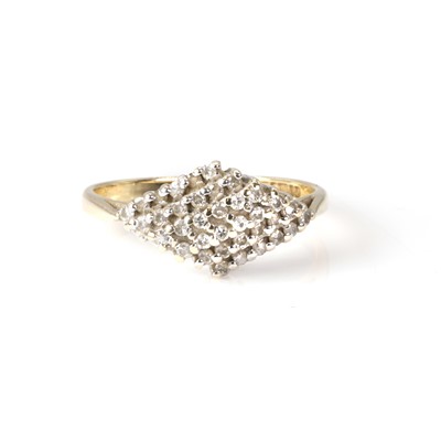 Lot 82 - A 9ct gold diamond cluster ring