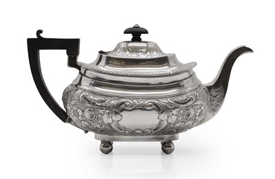 Lot 25 - A silver teapot