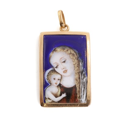 Lot 69 - A Portuguese gold ceramic religious pendant