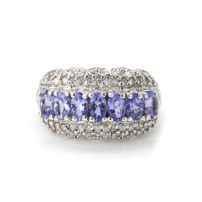 Lot 134 - A 14ct white gold sapphire and diamond ring