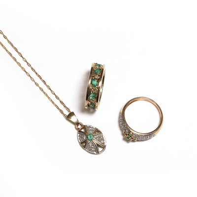 Lot 215 - A small group of 9ct gold emerald set jewellery
