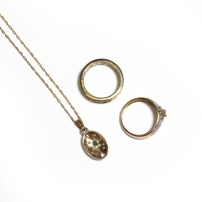 Lot 215 - A small group of 9ct gold emerald set jewellery