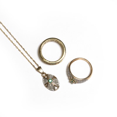 Lot 215 - A small group of 9ct gold emerald set jewellery
