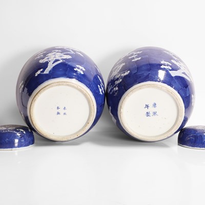 Lot 557 - A pair of Chinese blue and white jars and covers