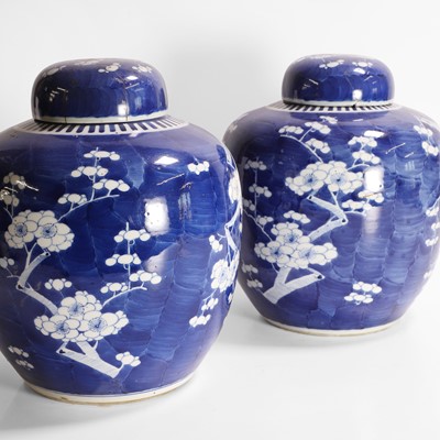 Lot 557 - A pair of Chinese blue and white jars and covers