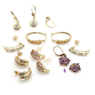 Lot 377 - A small group of gold earrings