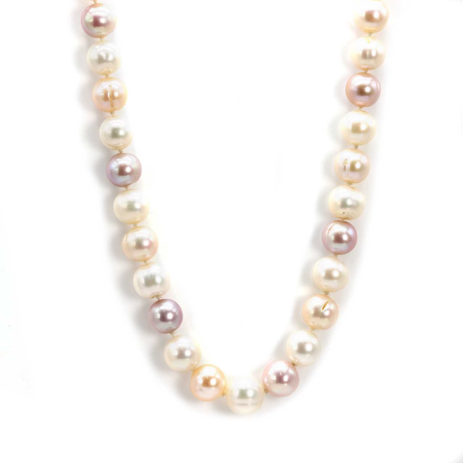 Lot 205 - A multi coloured freshwater pearl necklace