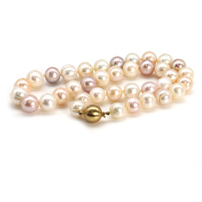 Lot 205 - A multi coloured freshwater pearl necklace
