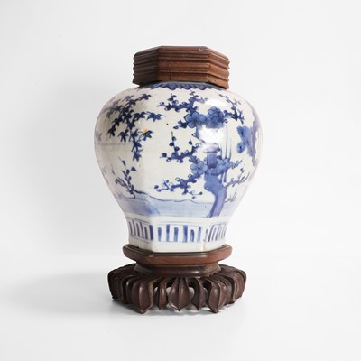 Lot 275 - A Chinese blue and white vase