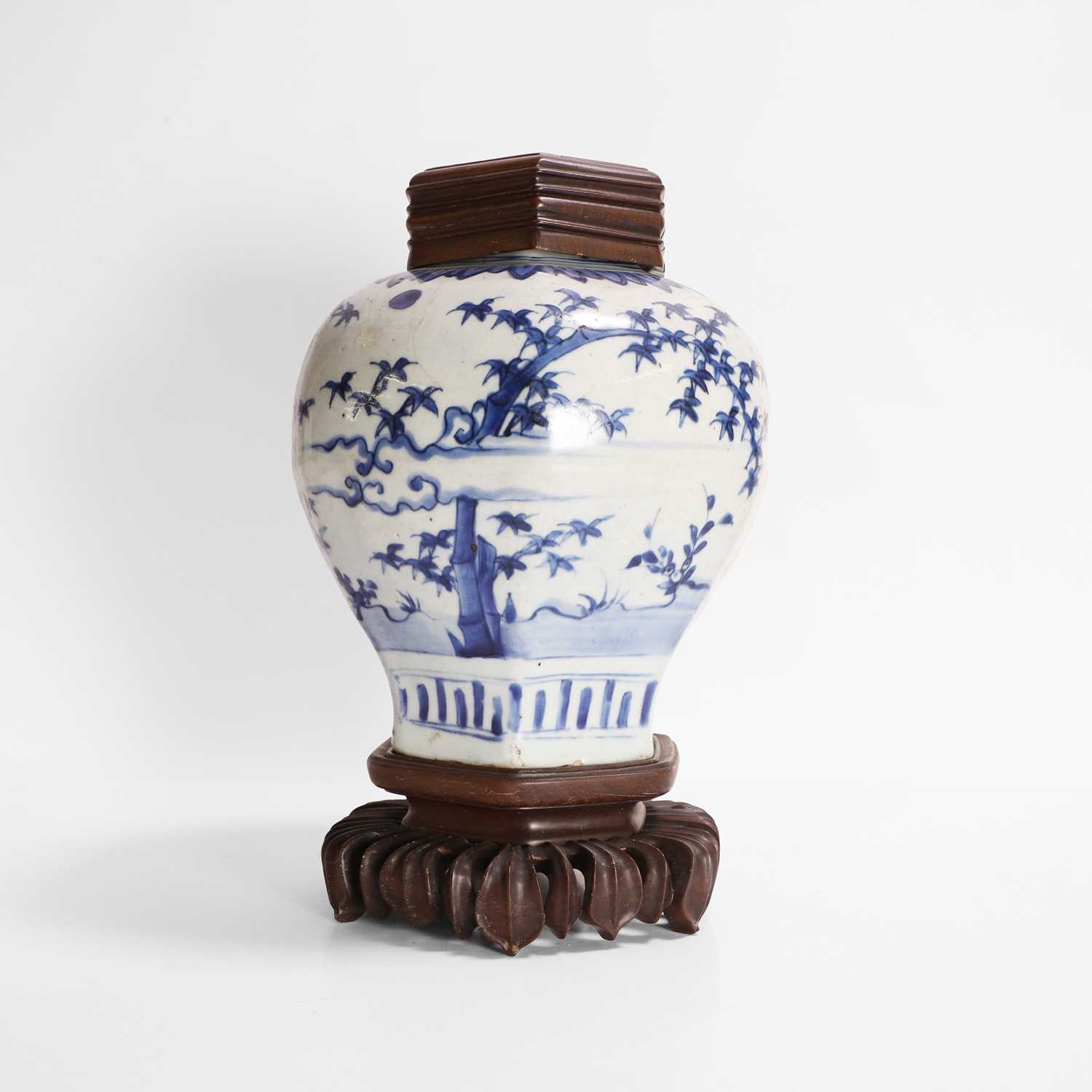 Lot 275 - A Chinese blue and white vase