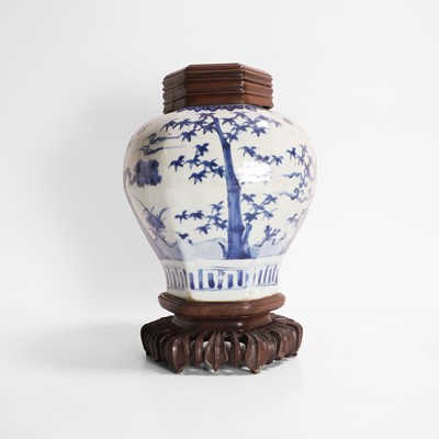Lot 275 - A Chinese blue and white vase