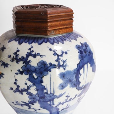 Lot 275 - A Chinese blue and white vase