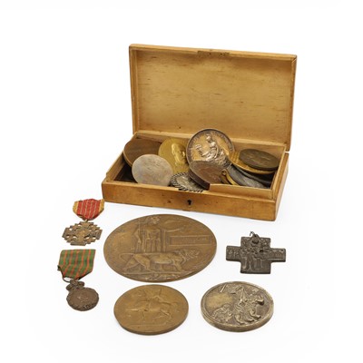 Lot 290 - A collection of bronze and metal medallions