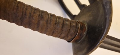 Lot 151 - A French cuirassier officers calvary sword