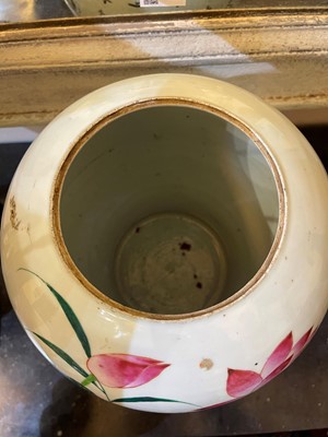 Lot 90 - An export porcelain baluster vase and cover