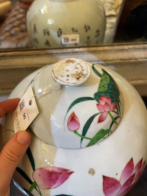 Lot 90 - An export porcelain baluster vase and cover