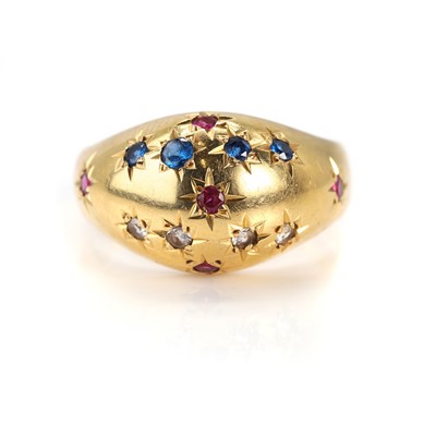 Lot 59 - A Portuguese gold bombé ring