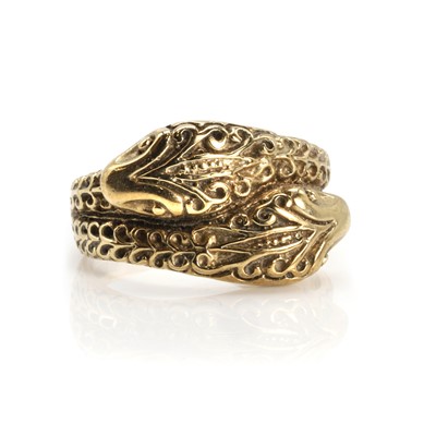 Lot 72 - A 9ct gold snake ring