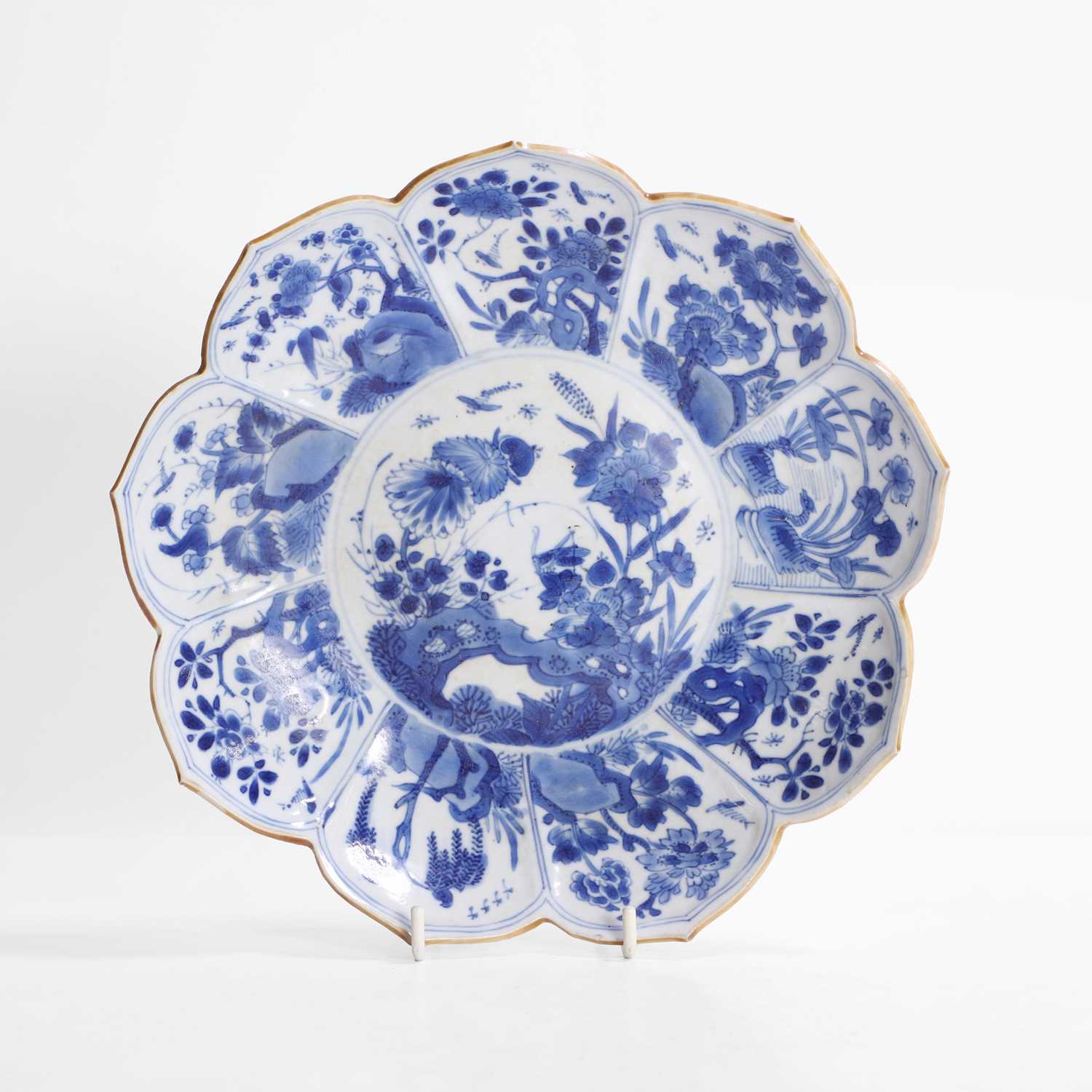 Lot 606 - A Chinese blue and white plate