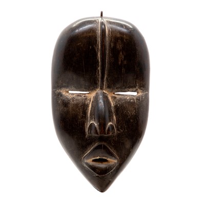 Lot 468 - A carved hardwood Dan mask