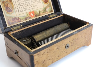 Lot 362 - A small Swiss musical box