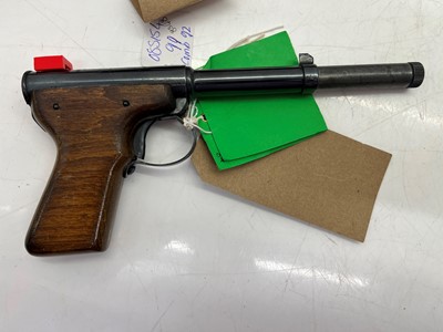 Lot 180 - A Webley MK1 air pistol