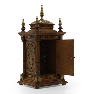 Lot 384 - A oak and gilt-metal mantel clock