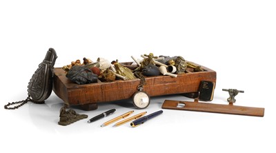Lot 339 - A collection of desk items