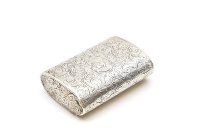 Lot 34 - A late Victorian silver snuff box