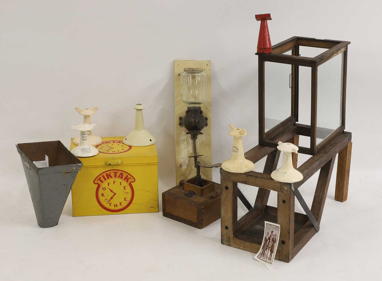 Lot 307 - A collection of coffee-related items