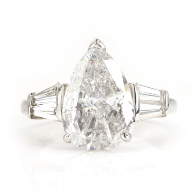 Lot 213 - A pear-shaped laser drilled diamond ring