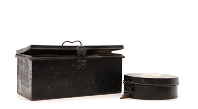 Lot 186 - A British Royal Naval officer's bicorn hat and epaulettes