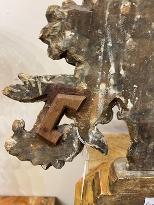 Lot 1 - A carved giltwood cresting