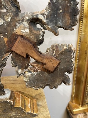 Lot 1 - A carved giltwood cresting