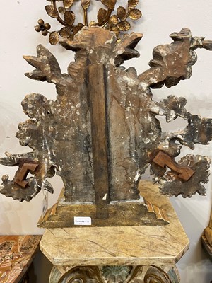 Lot 1 - A carved giltwood cresting