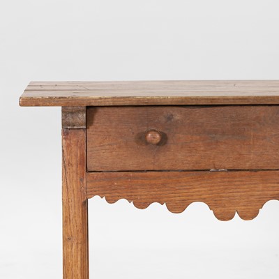 Lot 155 - An oak side table