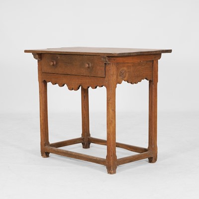Lot 155 - An oak side table