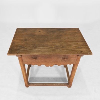 Lot 155 - An oak side table