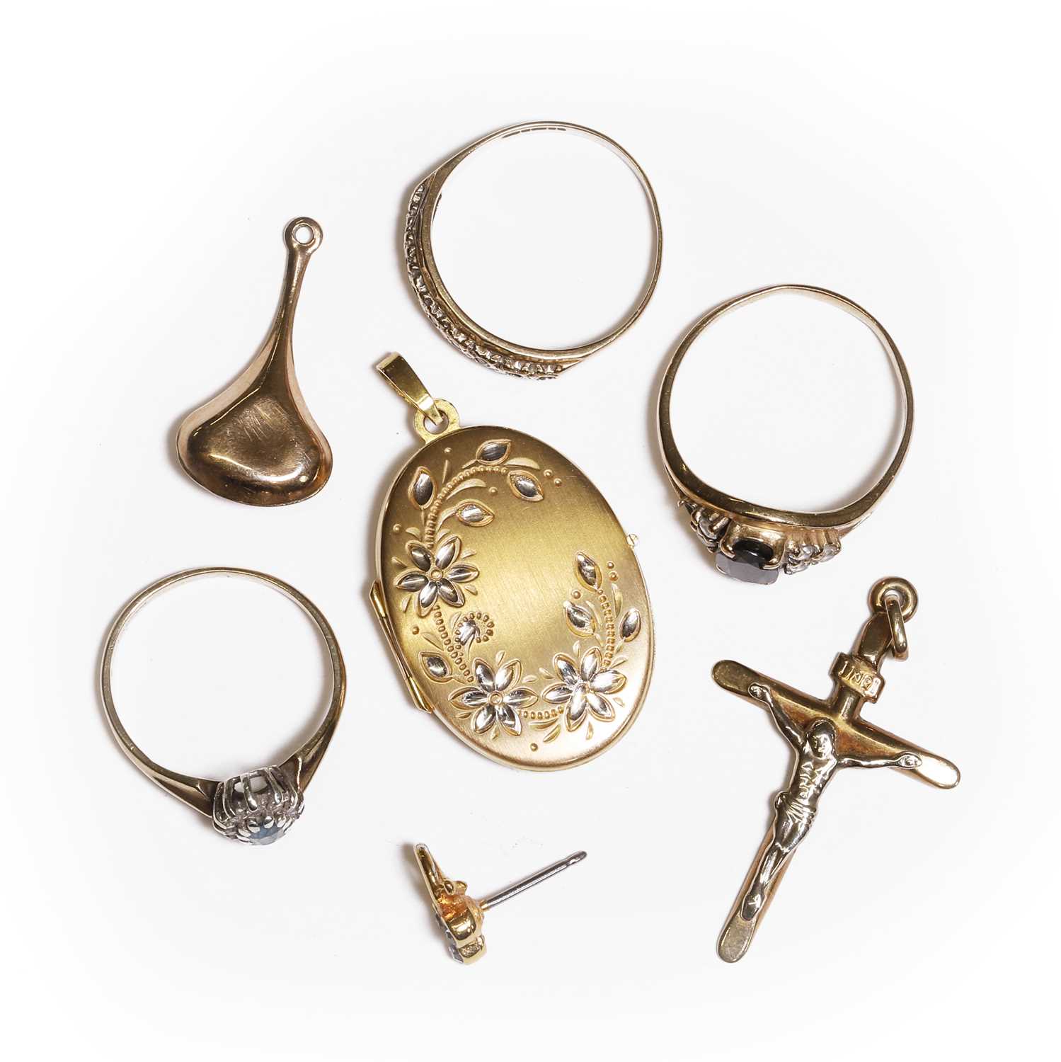 Lot 275 - A group of gold jewellery