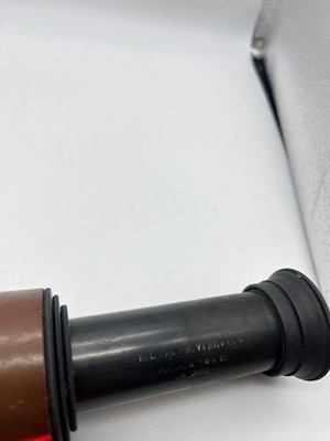 Lot 485 - A WW2 three drawer telescope